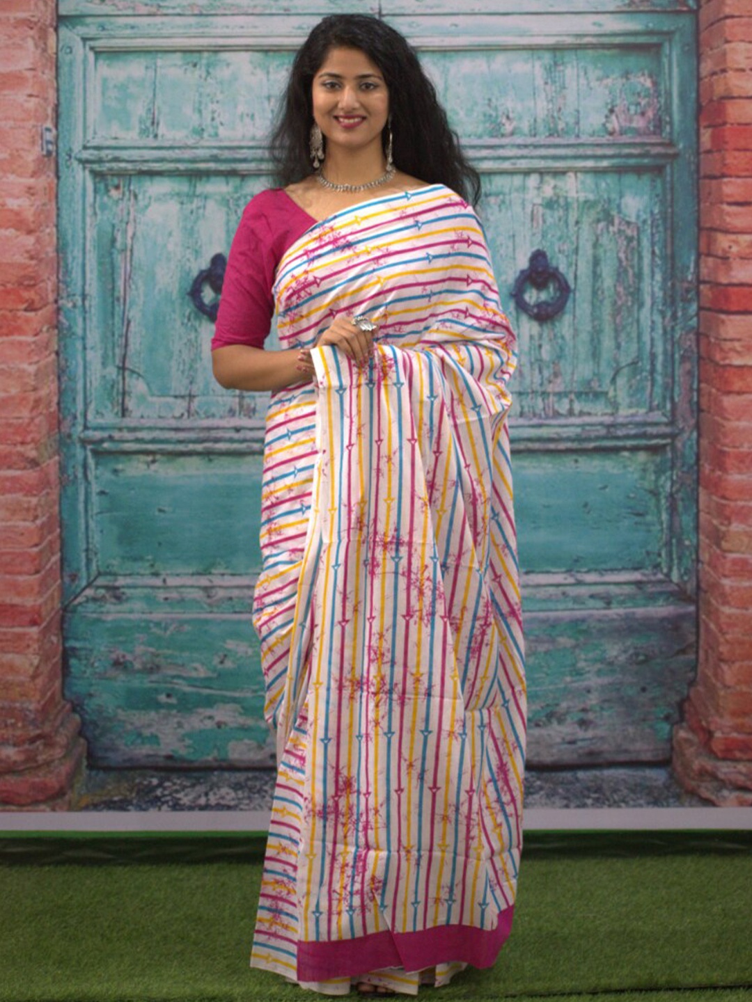 

GK FASHION Striped Pure Cotton Saree, Pink