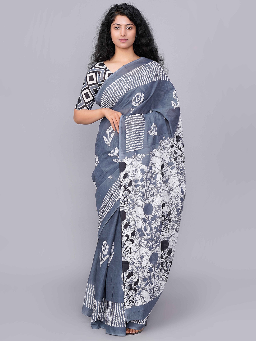 

GK FASHION Floral Printed Pure Cotton Saree, Grey