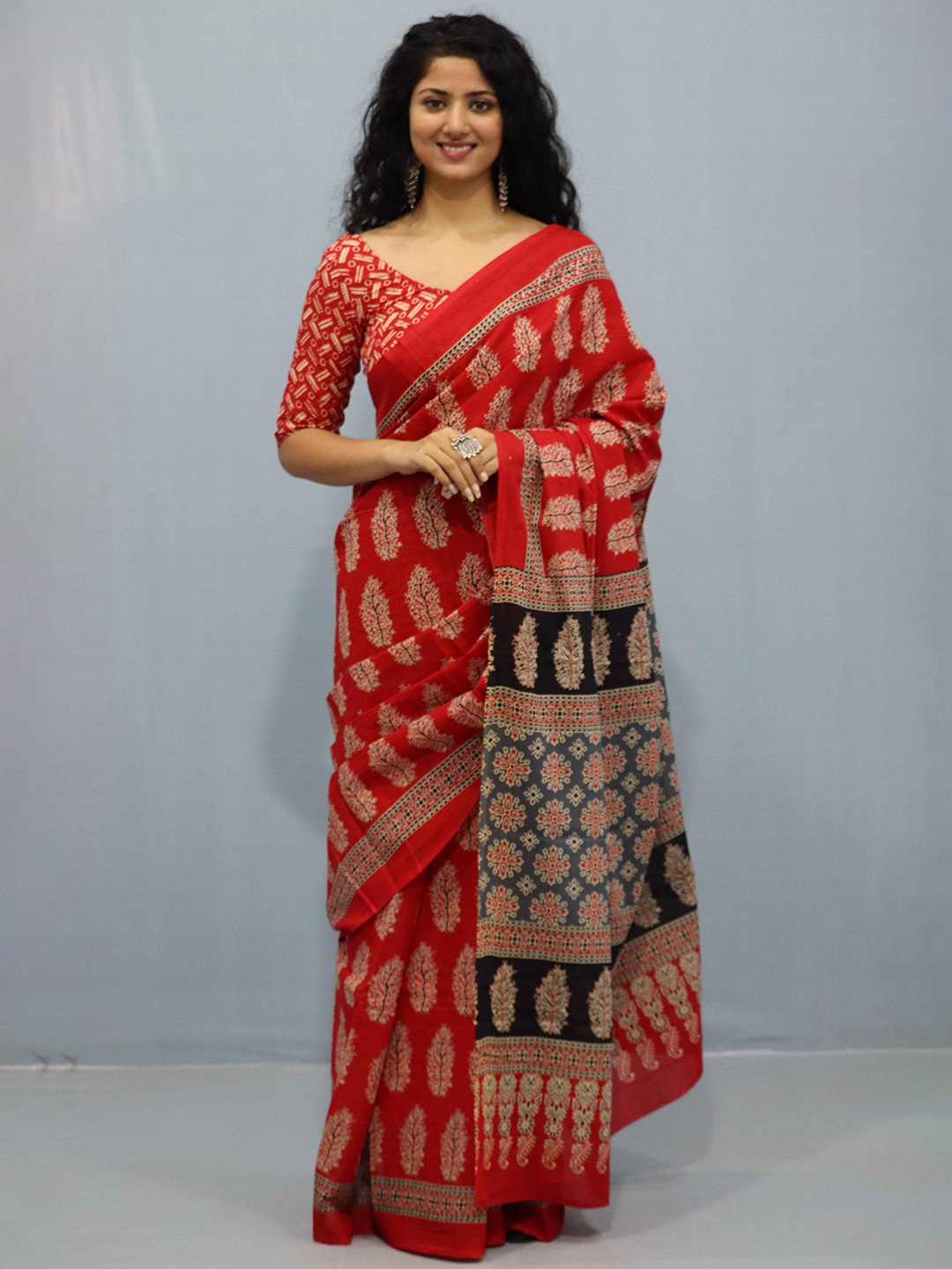 

GK FASHION Floral Printed Pure Cotton Saree, Red