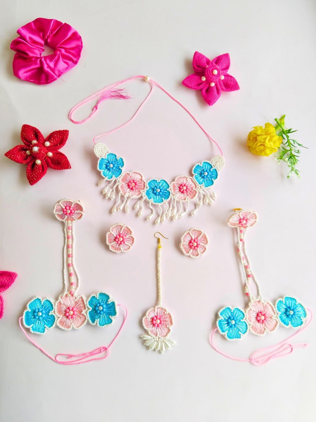 

DressBerry Pink Beaded Haldi Mehndi Bride Jewellery Set