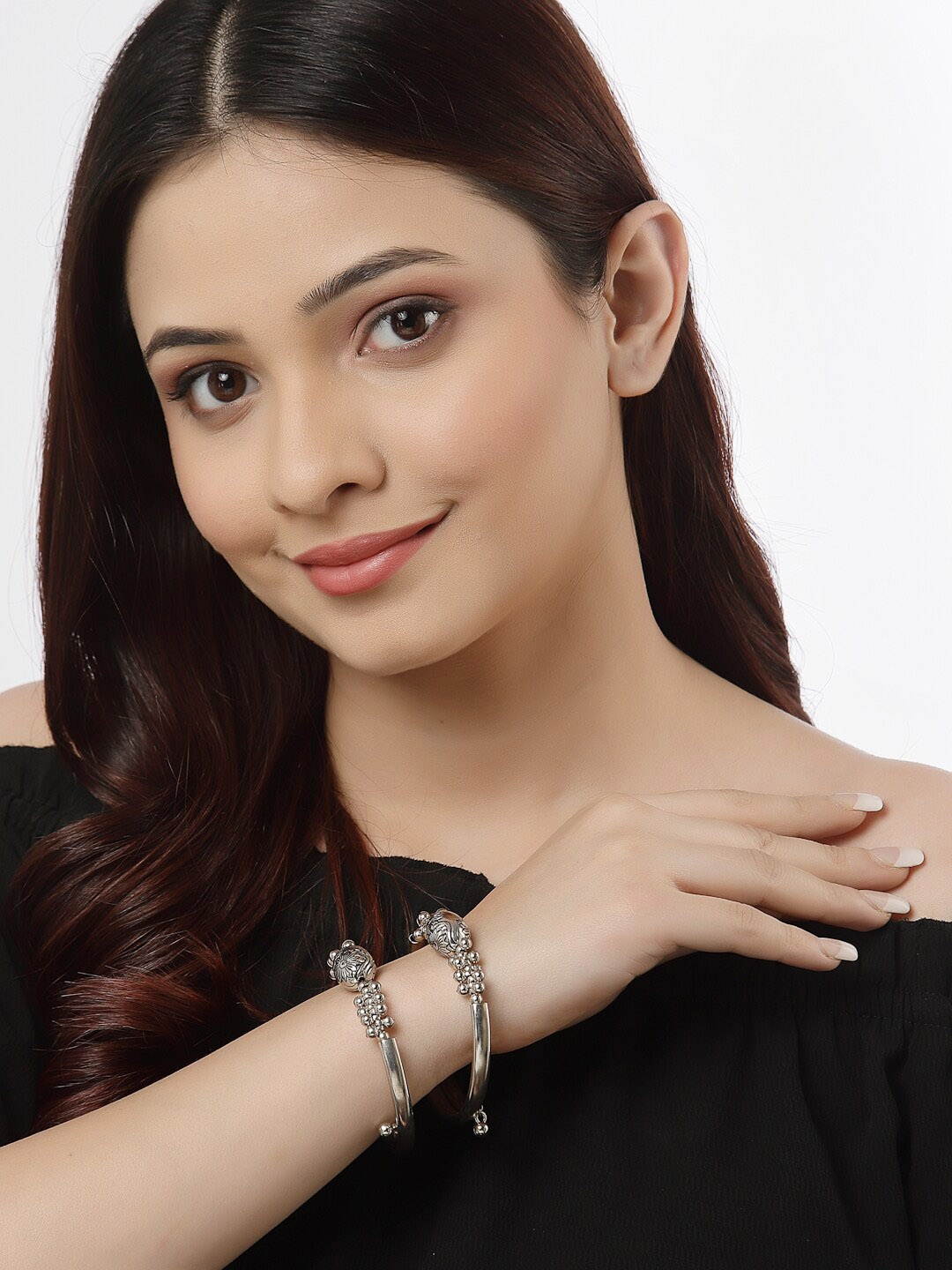 

CHUI MUI Set Of 2 Silver Plated Oxidised Bangles
