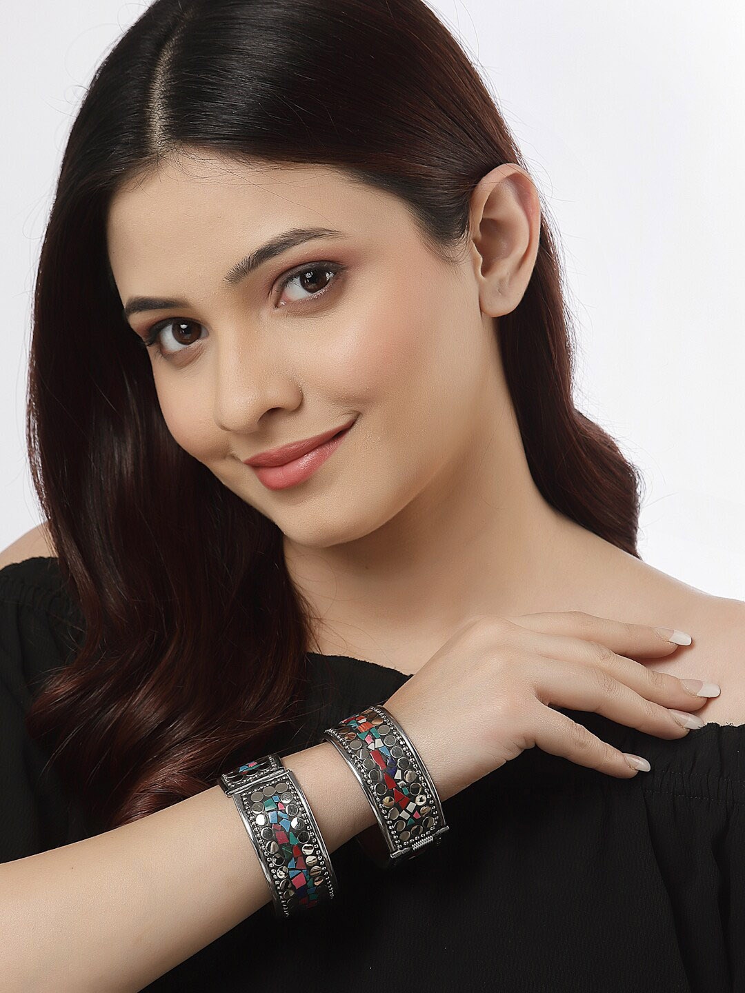 

CHUI MUI Set Of 2 Silver Plated Beaded Oxidised Bangles