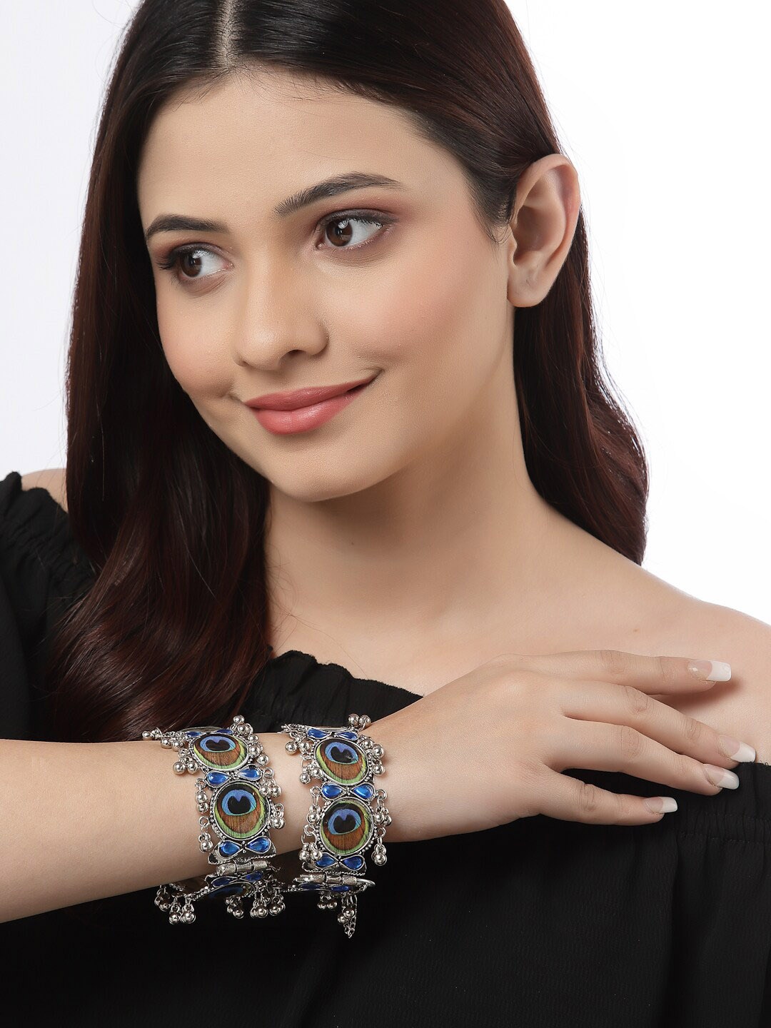 

CHUI MUI Set Of 2 Silver Plated Oxidised Bangles