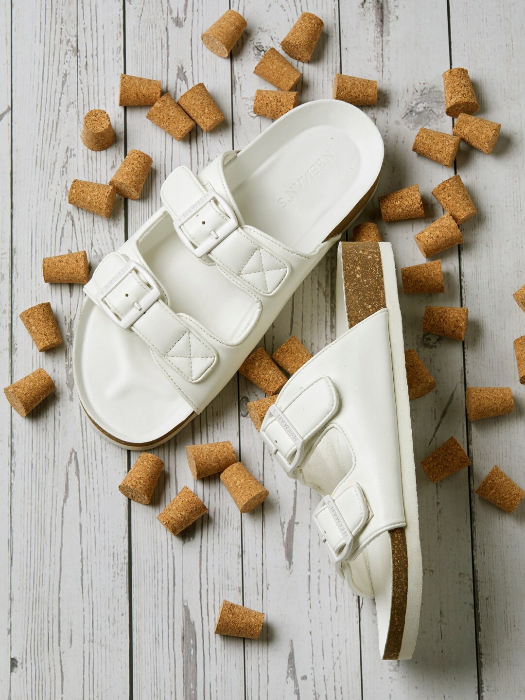 

NEEMANS Unisex Buckle Detail Comfort Sandals, White