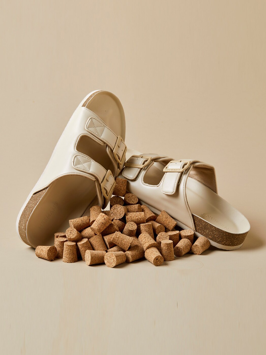 

NEEMANS Unisex Buckle Detail Comfort Sandals, Beige