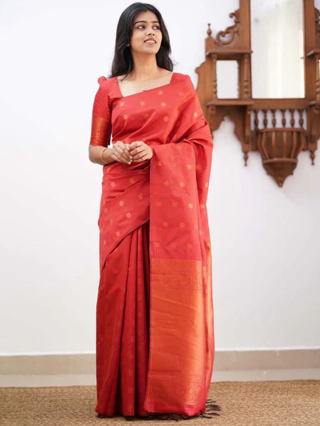 

AWRIYA Floral Woven Design Zari Banarasi Saree, Peach