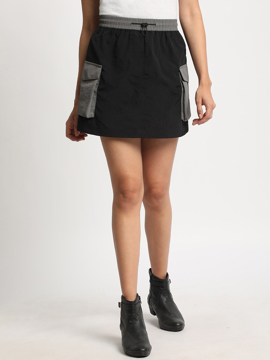

Bene Kleed Colourblocked Cargo Pockets Parachute Mini Skirt, Black