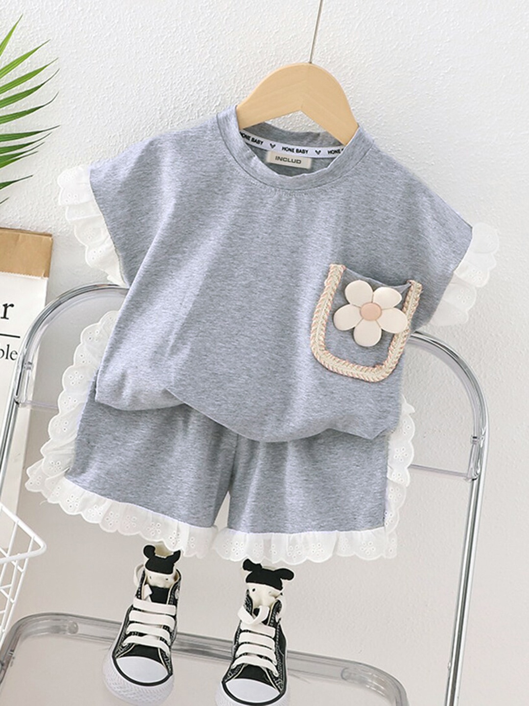 

INCLUD Girls Flower Applique T-shirt with Shorts, Grey