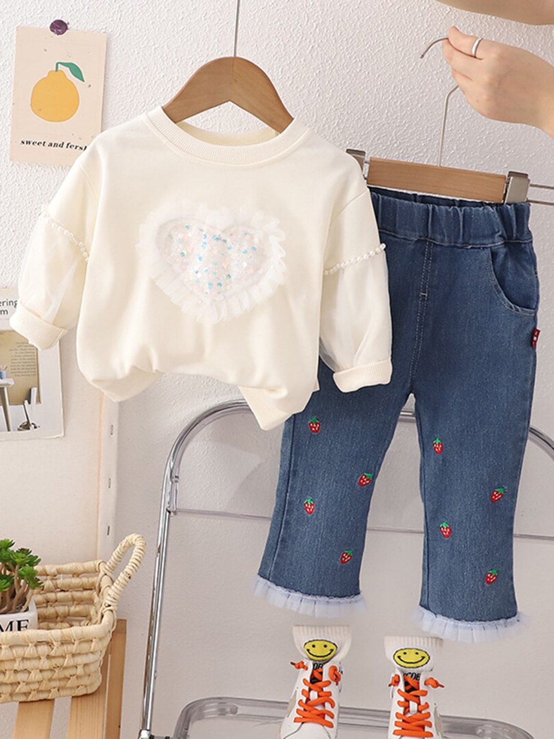 

INCLUD Girls Sweatshirt with Jeans, Off white