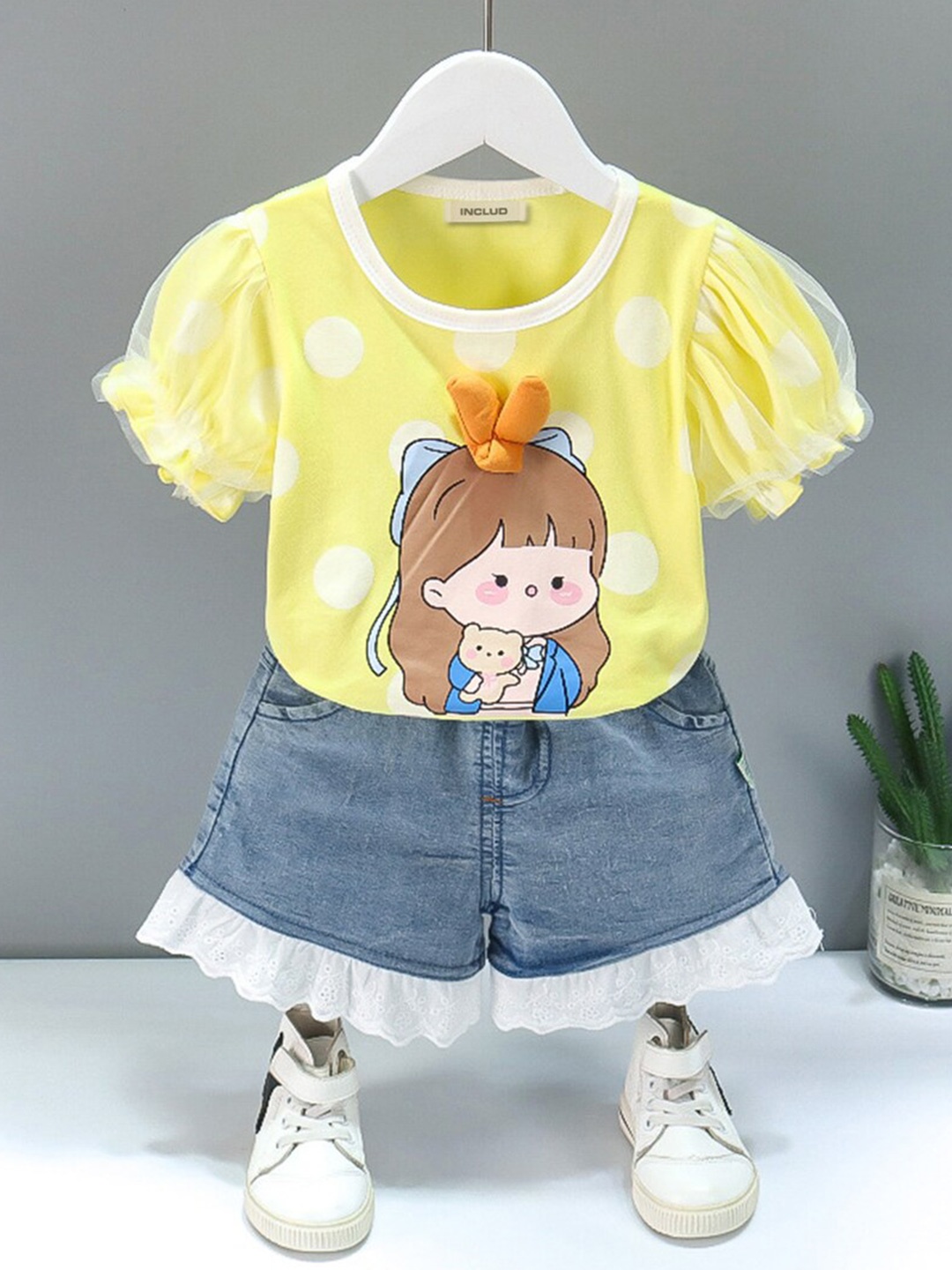 

INCLUD Girls Graphic Printed Top With Denim Shorts, Yellow