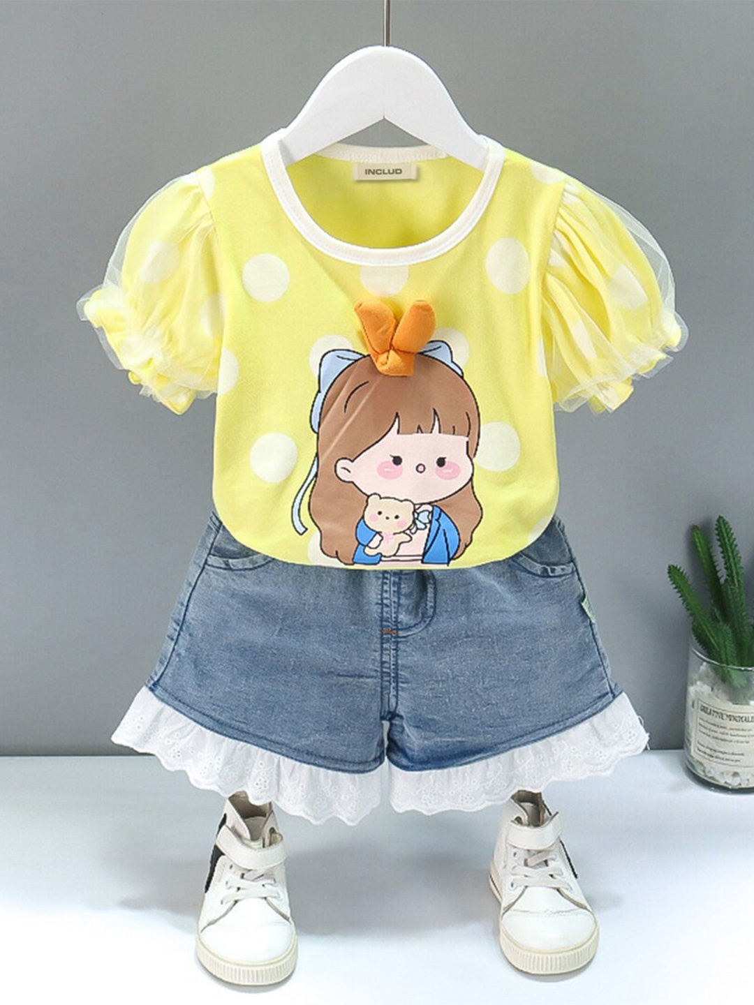

INCLUD Girls Graphic Printed Puff Sleeves Top With Denim Shorts, Yellow