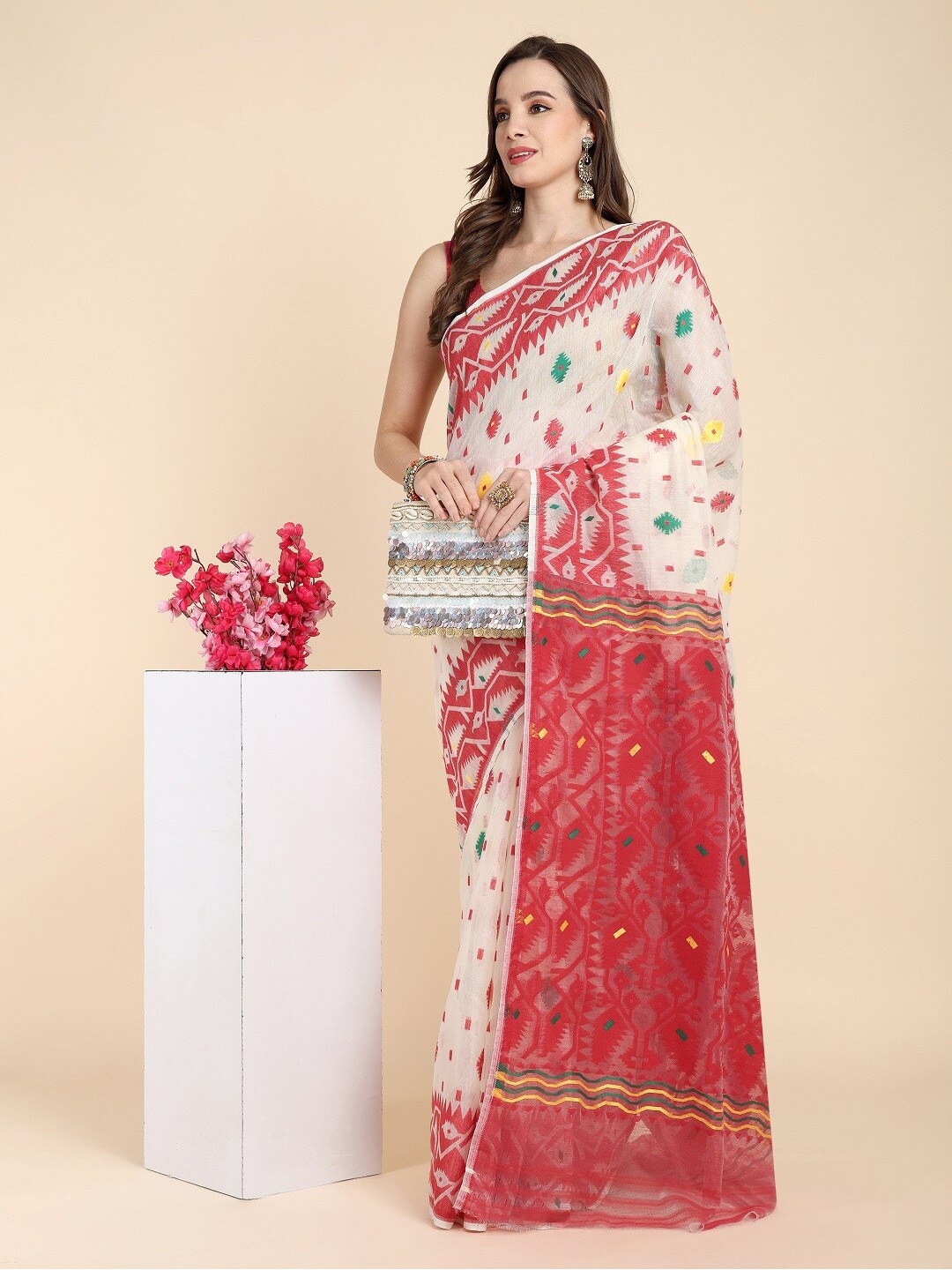 

Bong ButiQ Ethnic Motifs Printed Jamdani Saree, Red