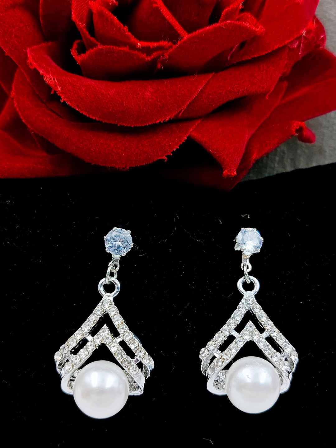

Manikya Contemporary Studs Earrings, Silver