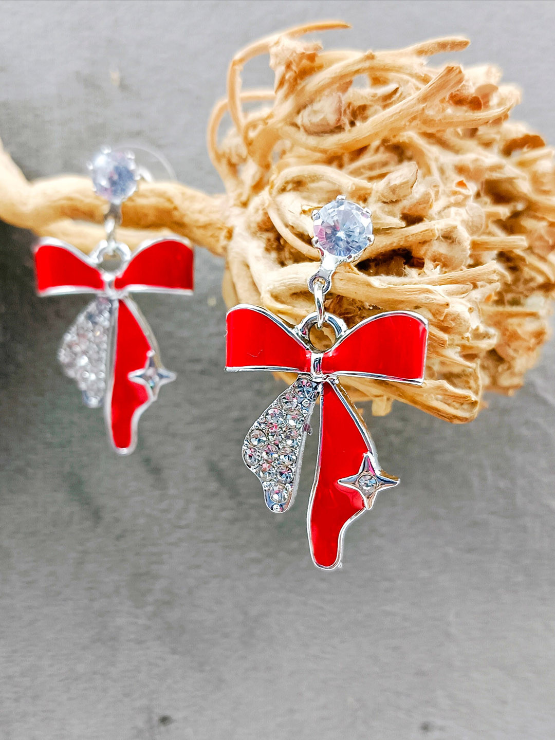 

Manikya Contemporary Drop Earrings, Na