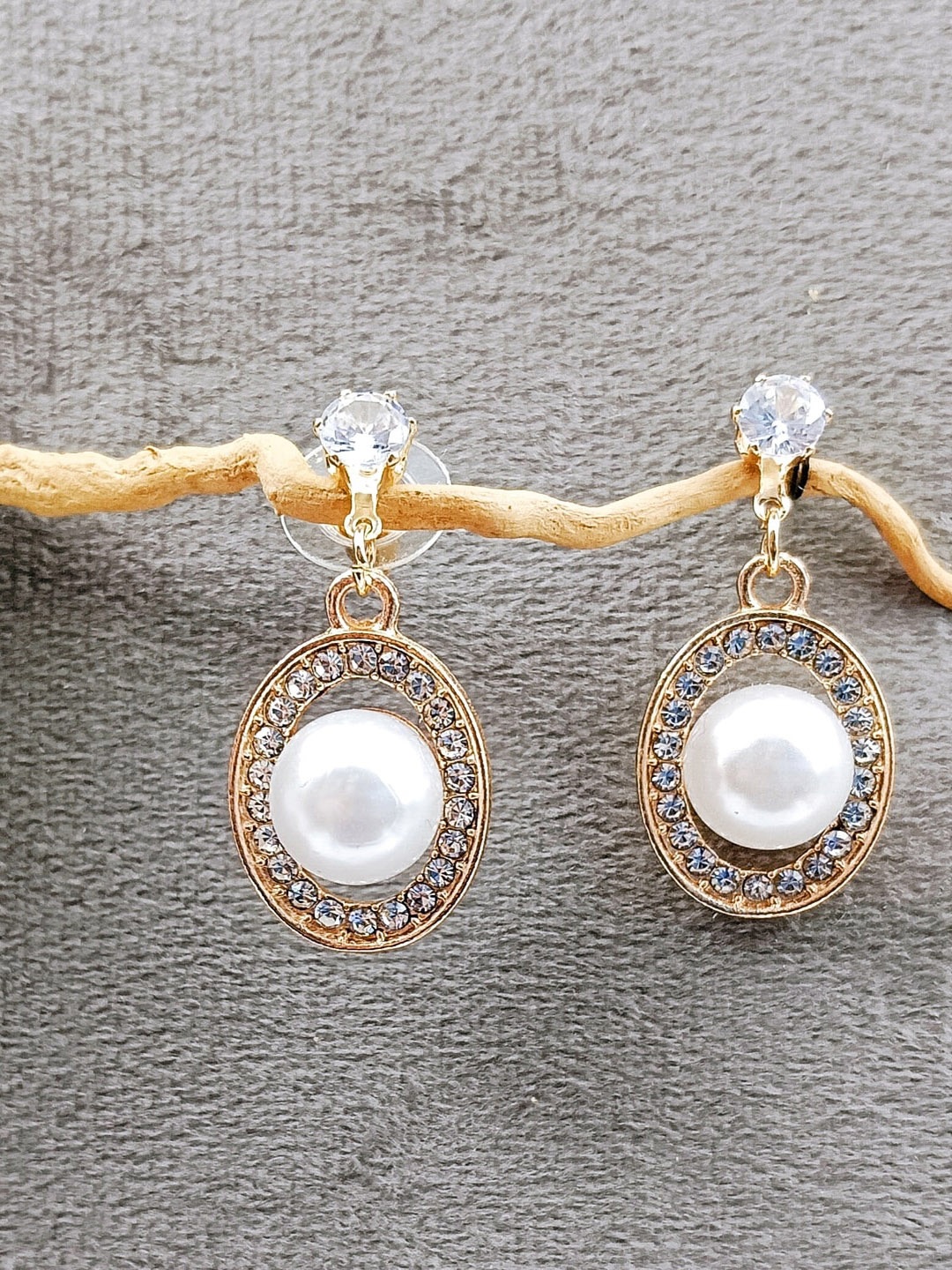 

Manikya Contemporary Drop Earrings, Gold