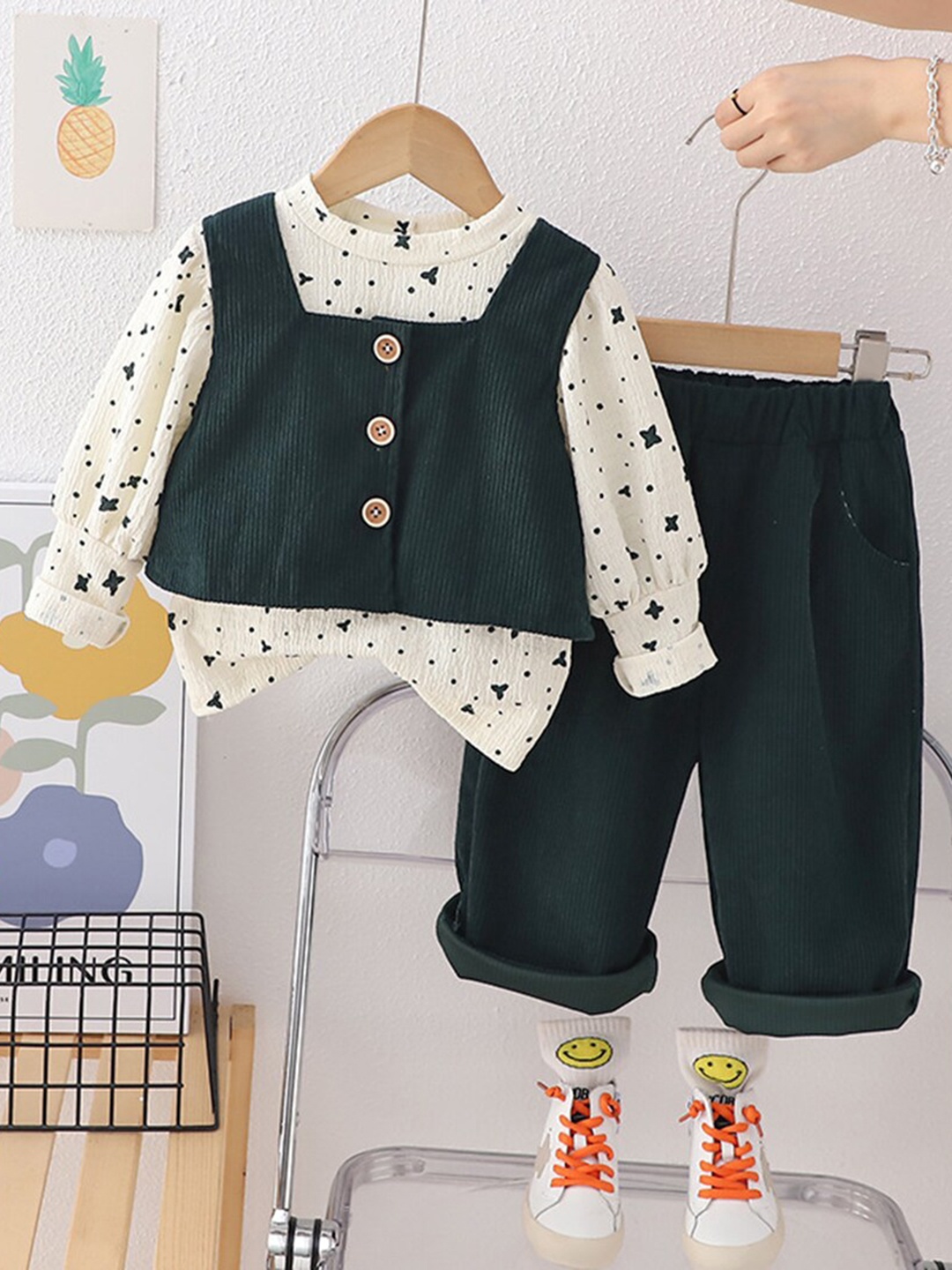 

INCLUD Girls Printed Top with Trousers, Green