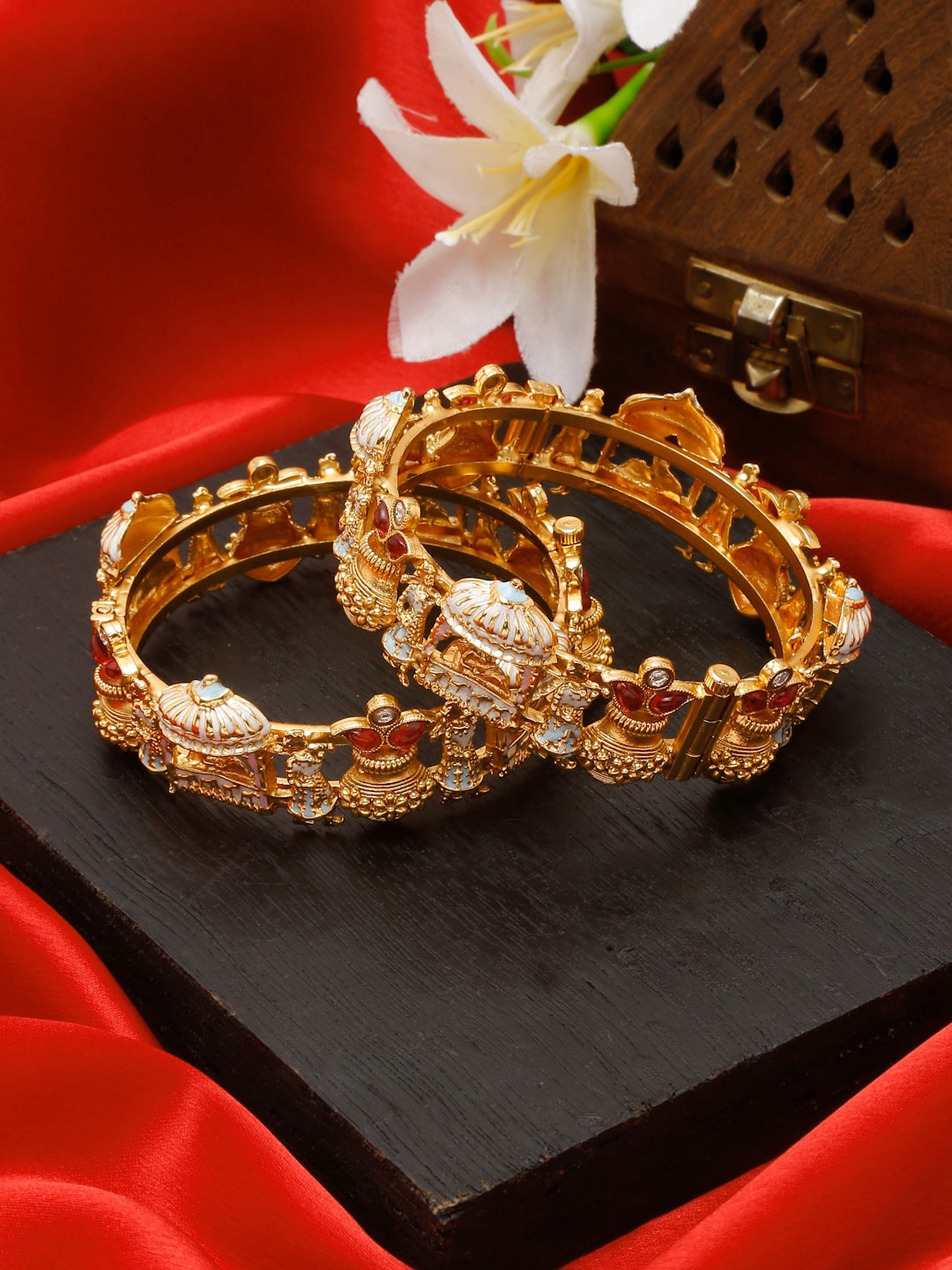 

Anouk Set of 2 Gold-Plated Stone-Studded Bangles