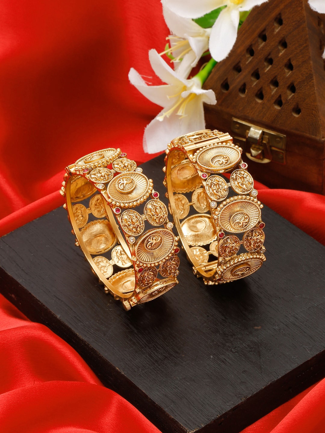 

Anouk Set Of 2 Gold-Plated Stone Studded Bangles
