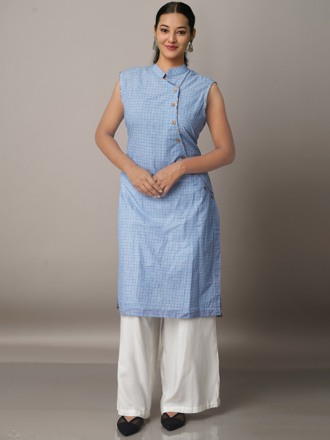 

Unnati Silks Women Thread Work Handloom Kurta, Blue