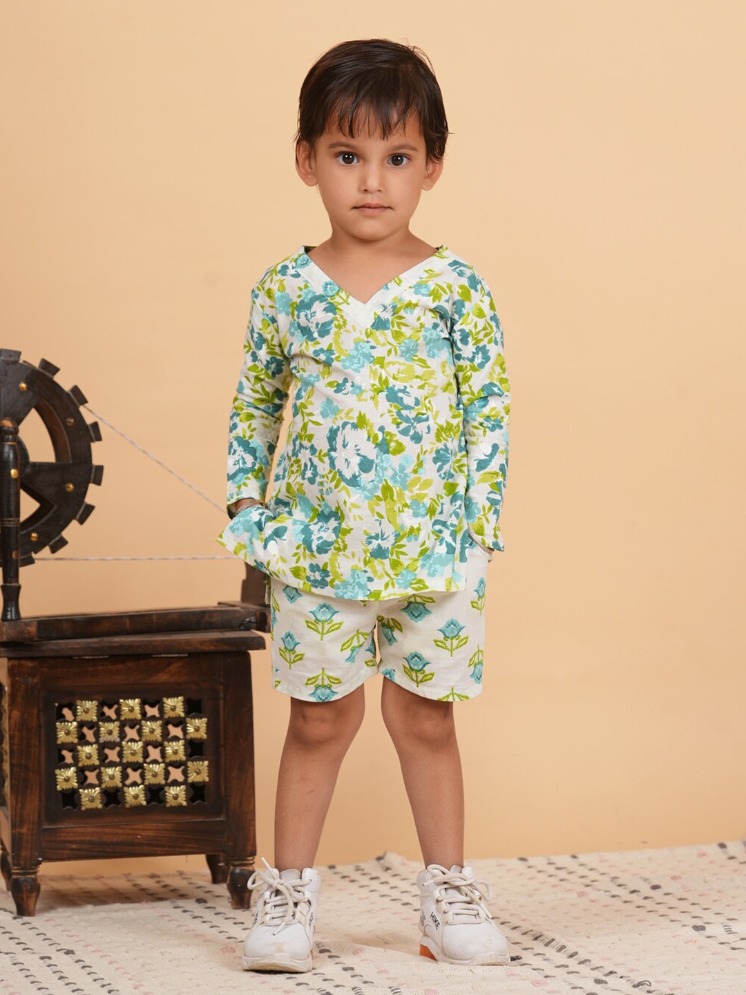 

BAESD Girls Floral Printed Pure Cotton Kurta With Shorts, Lime green