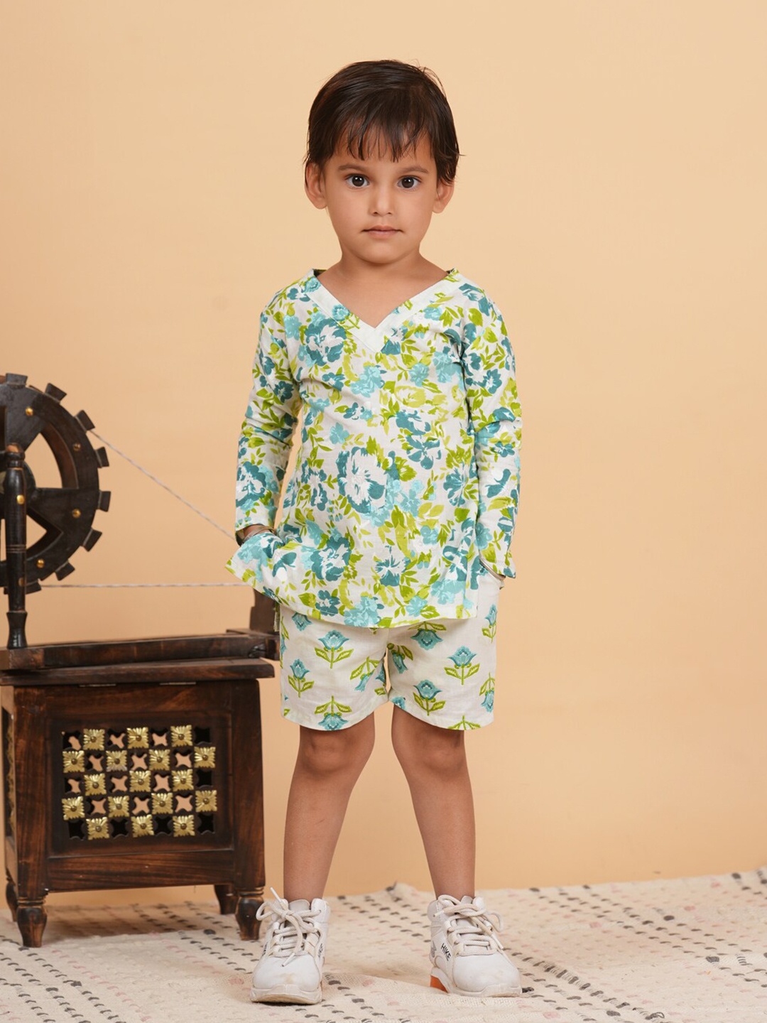 

BAESD Girls Floral Printed Pure Cotton Kurta With Shorts, Lime green