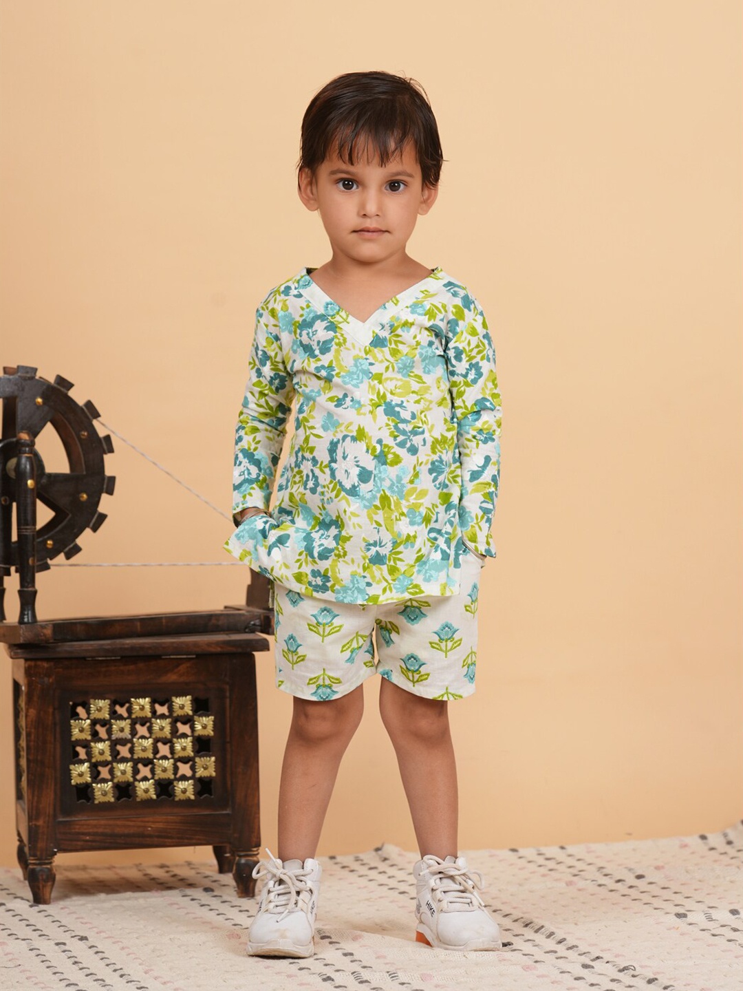 

BAESD Girls Floral Printed Pure Cotton Kurta With Shorts, Lime green