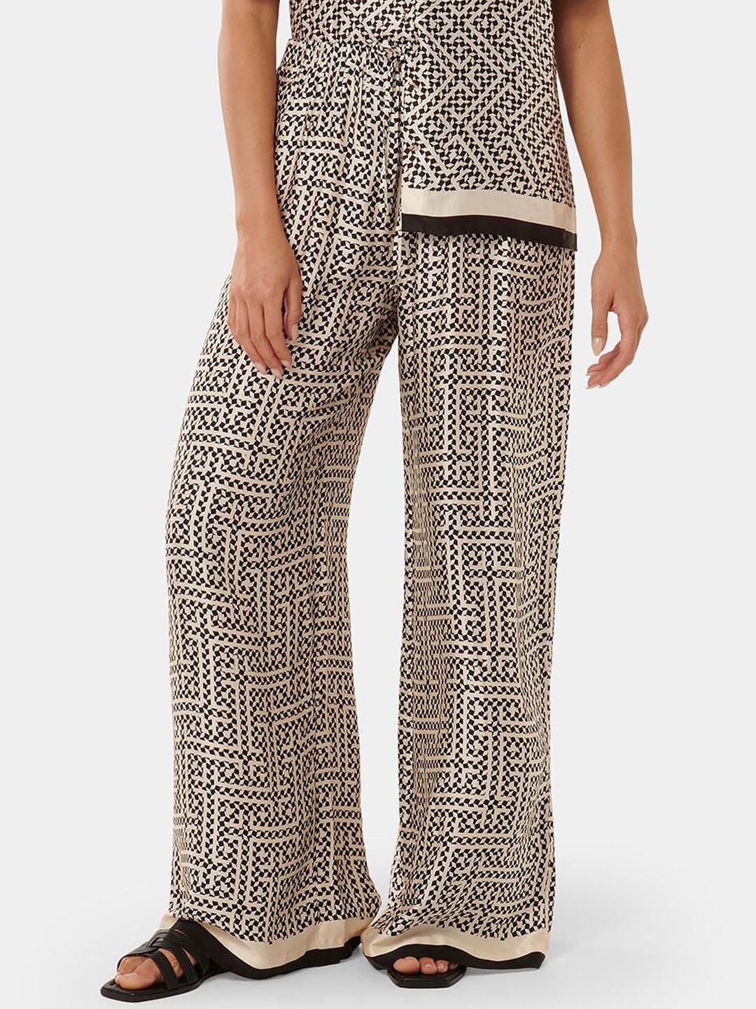 

Forever New Women Printed Relaxed Flared High-Rise Trousers, Multi