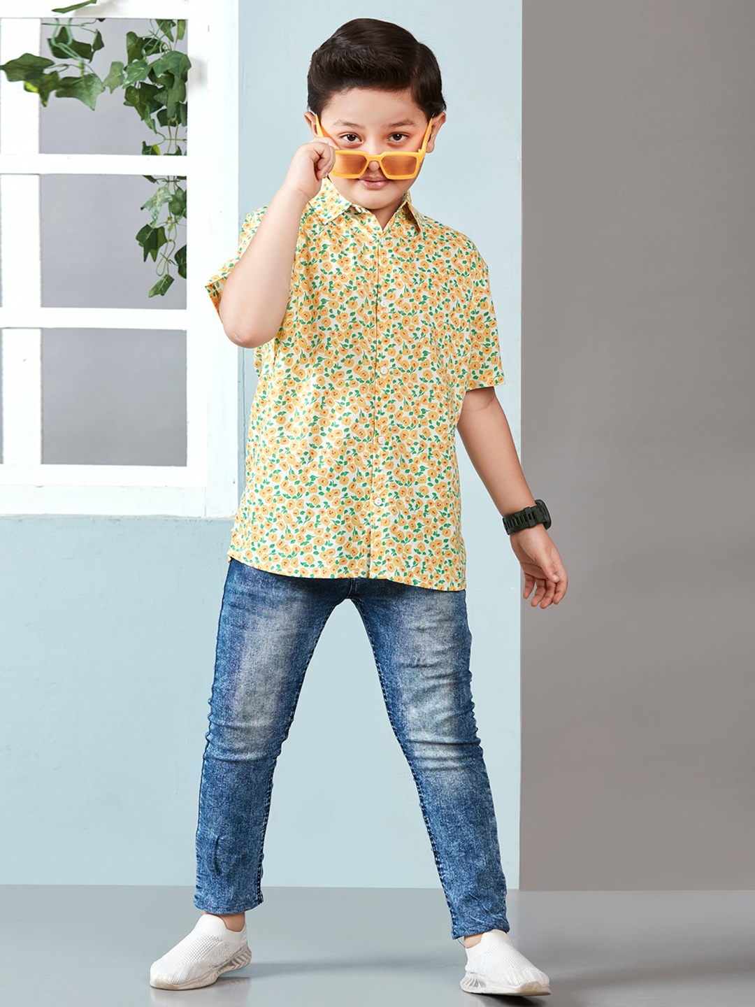 

Lil Peacock Boys Floral Opaque Printed Casual Shirt, Multi