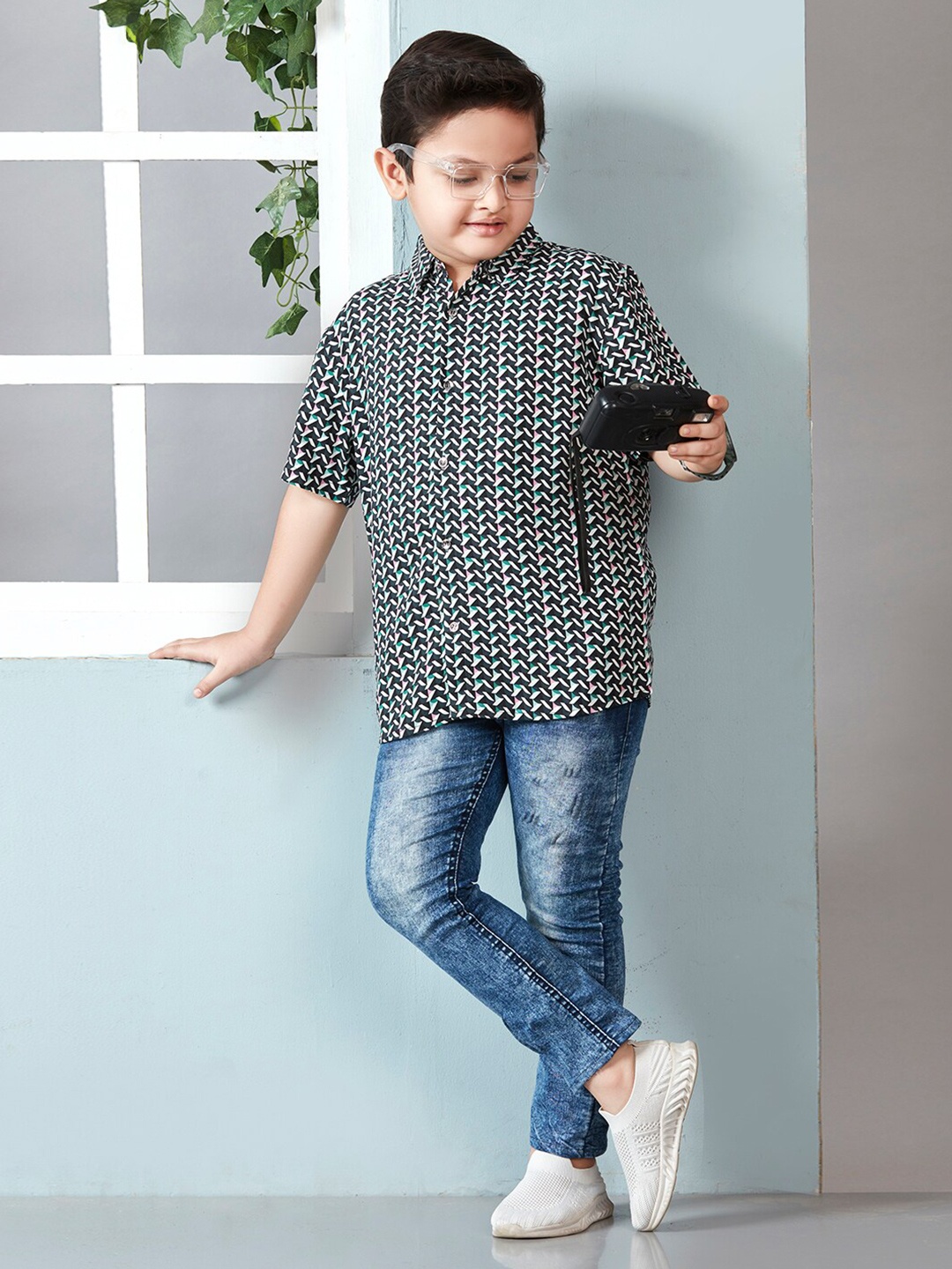 

Lil Peacock Boys Opaque Printed Casual Shirt, Black