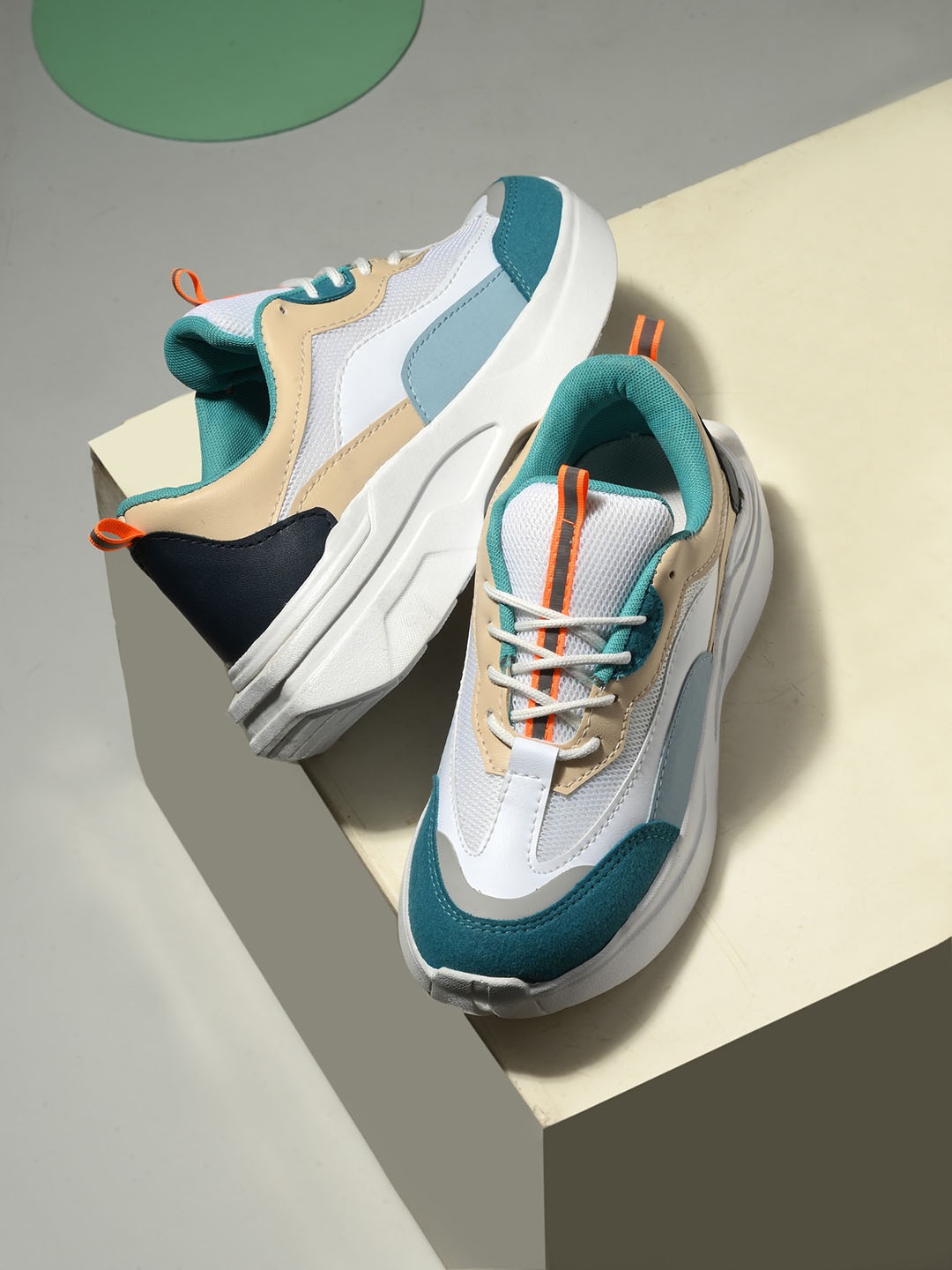 

The Roadster Lifestyle Co. Women White Colourblocked Contrast Sole Sneakers, Blue