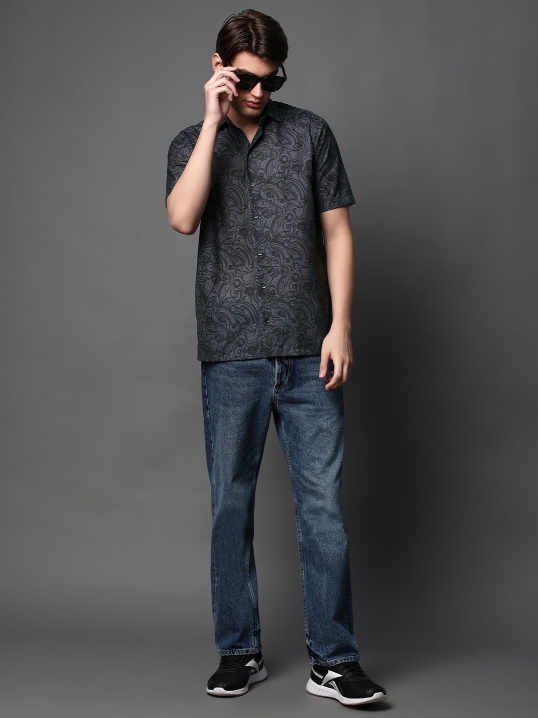 

BROWN BROTHERS Men Relaxed Floral Opaque Printed Casual Shirt, Black