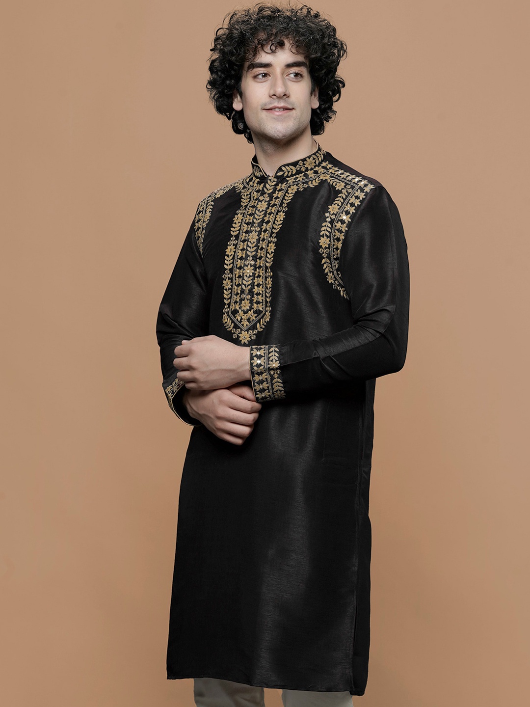 

MAAHI FABS Men Thread Work Kurta, Black
