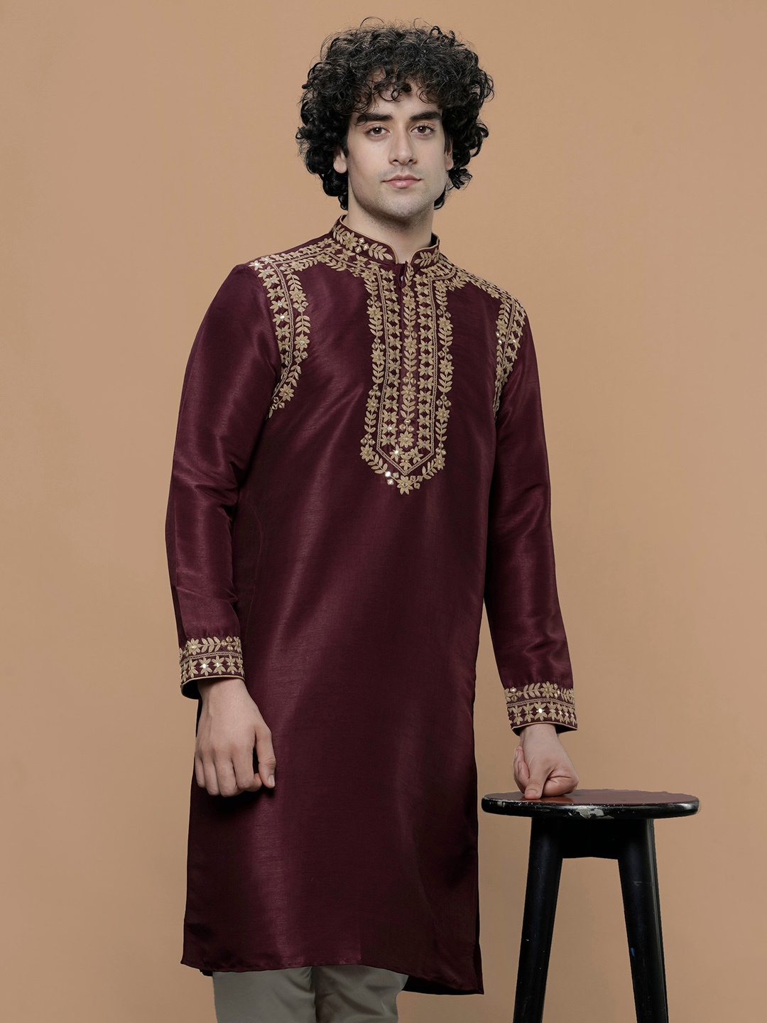 

MAAHI FABS Men Yoke Design Flared Sleeves Thread Work Kurta, Maroon