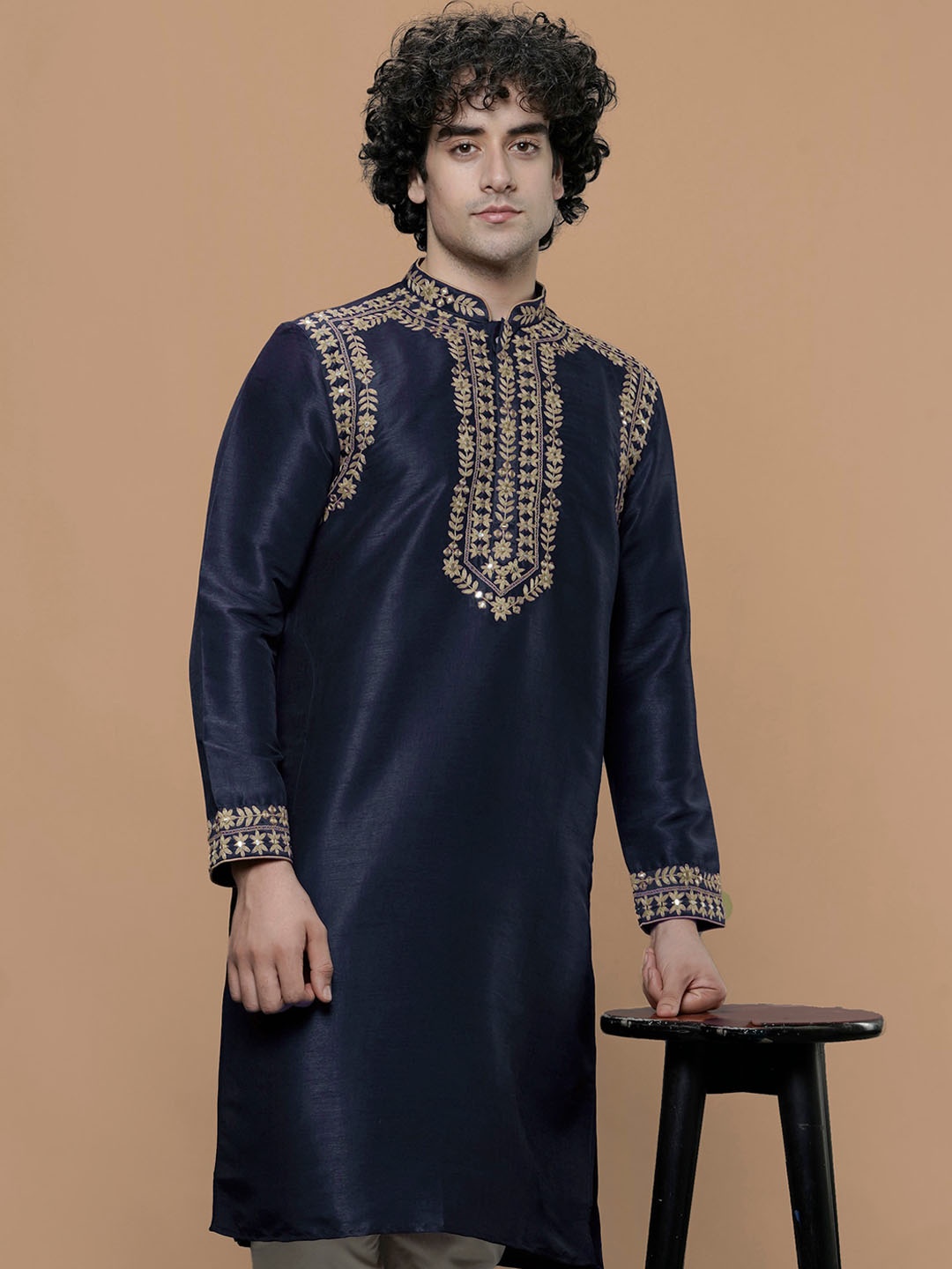 

MAAHI FABS Men Yoke Design Flared Sleeves Thread Work Kurta, Navy blue