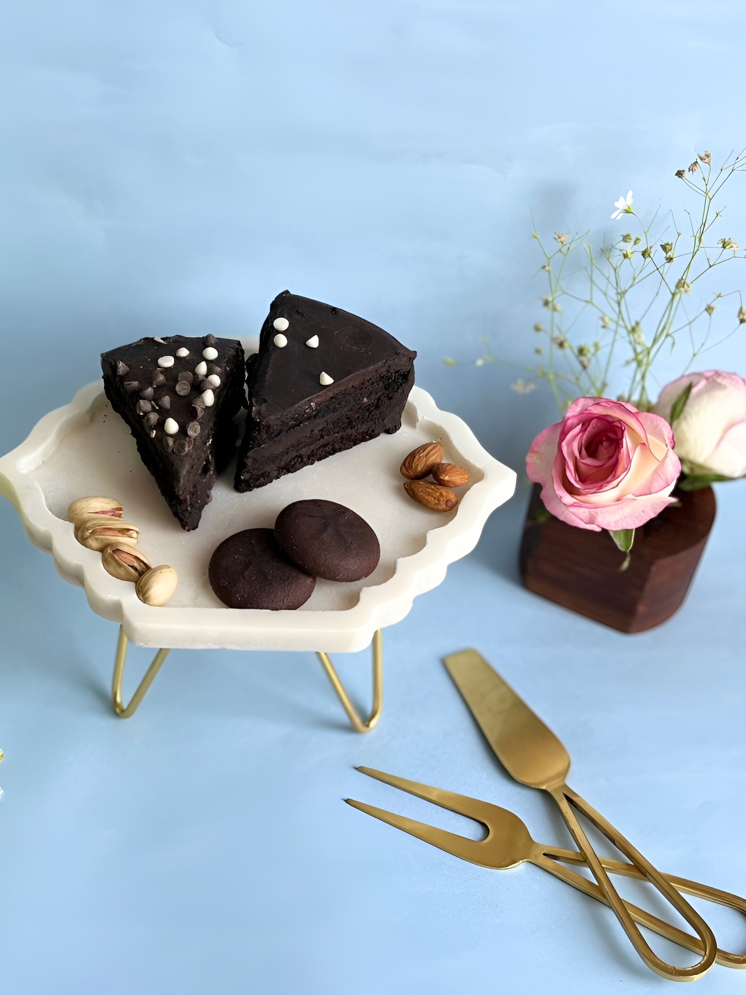 

HOMEARTE White Easy to Clean Marble Cake Stand