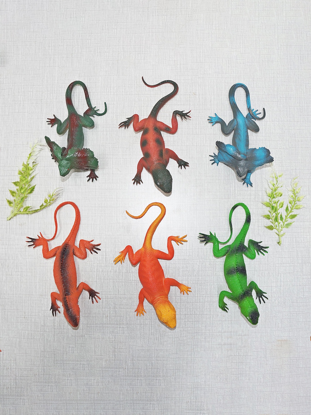 

MUREN Set of 6 Non-Allergic Realistic Fake Artificial Reptile Lizard Models, Red