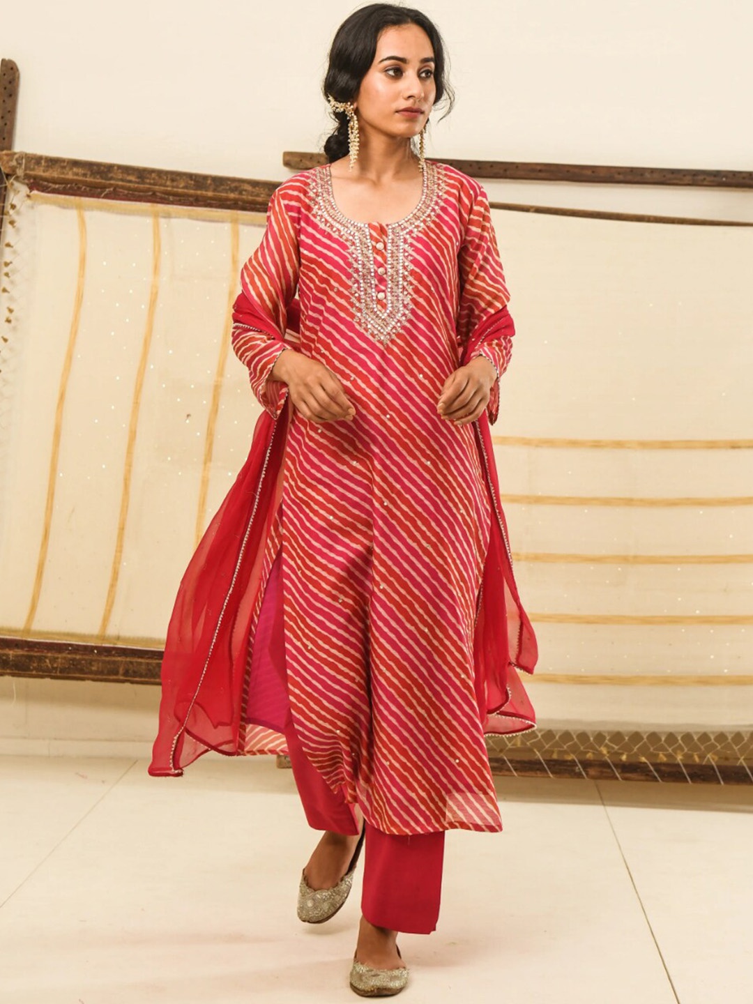 

GoSriKi Leheriya Printed Round Neck Gotta Patti Regular Kurta With Trousers & Dupatta, Pink