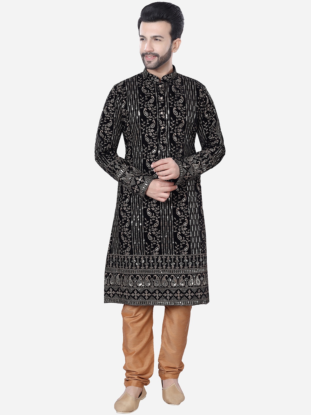 

Avaeta Paisley Embroidered Regular Chikankari Velvet Kurta with Pyjamas, Black