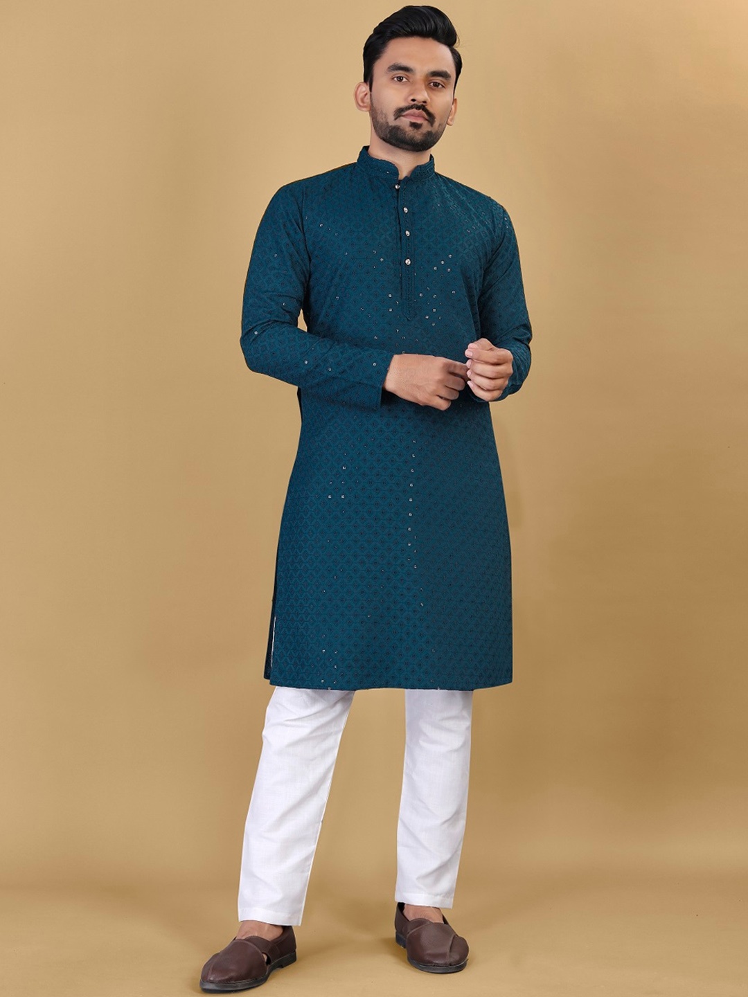 

BAESD Men Striped Thread Work Kurta, Blue