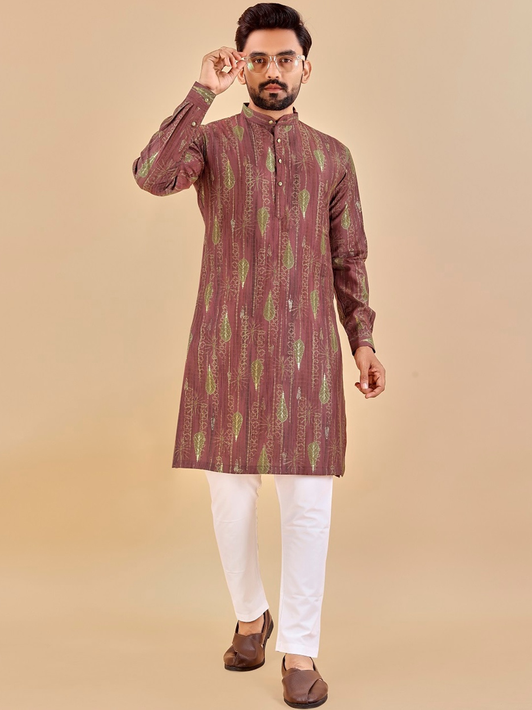 

BAESD Men Dyed Flared Sleeves Thread Work Kurta, Nude