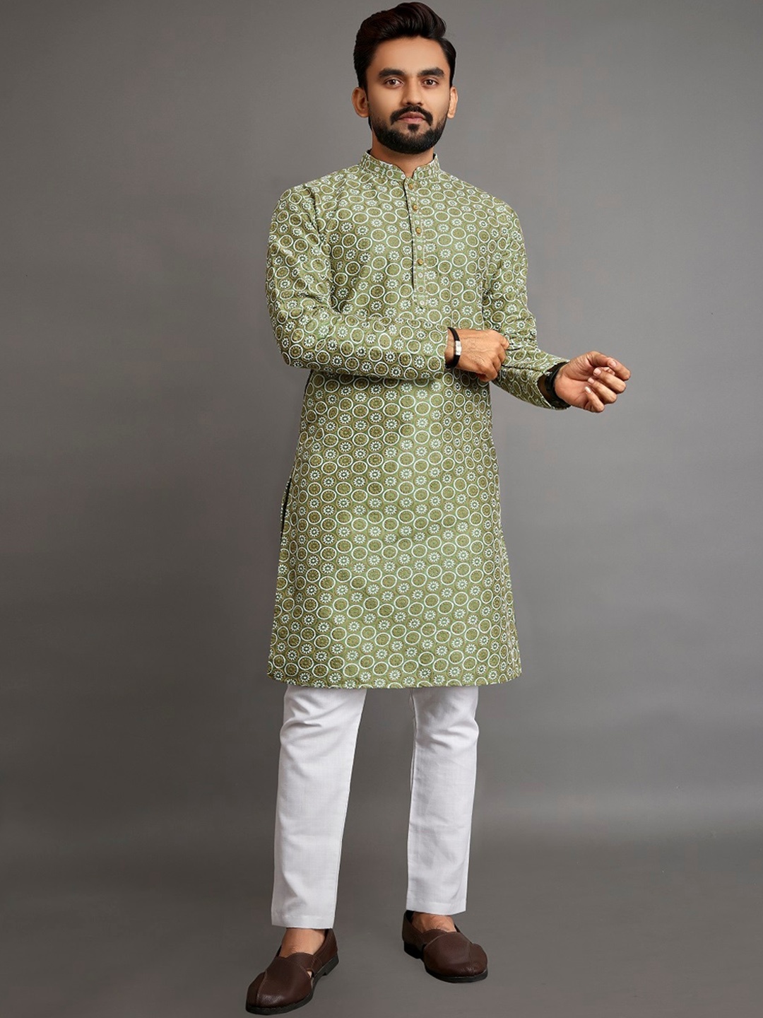 

BAESD Men Geometric Thread Work Kurta, Sea green