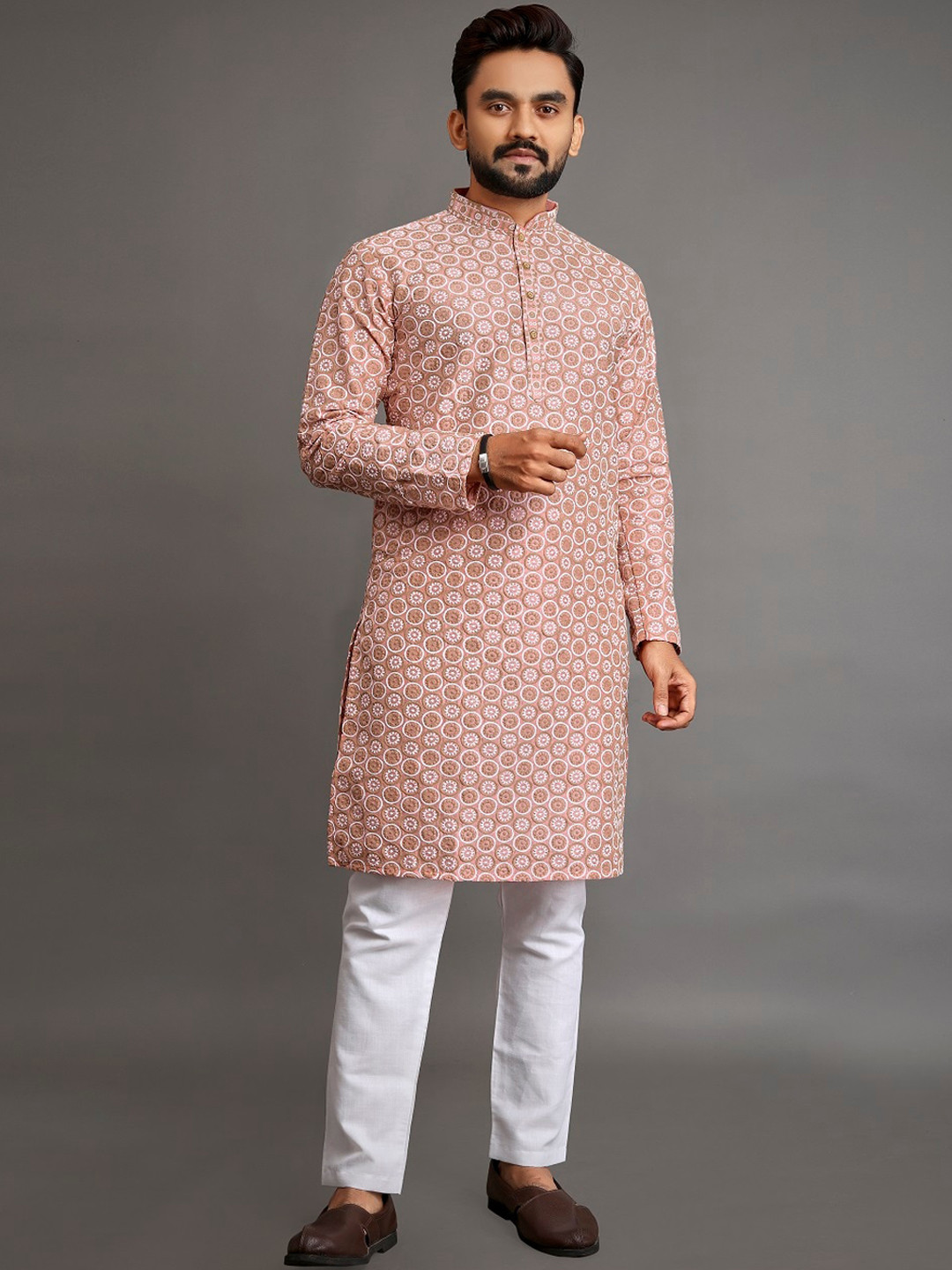 

BAESD Men Geometric Thread Work Kurta, Peach