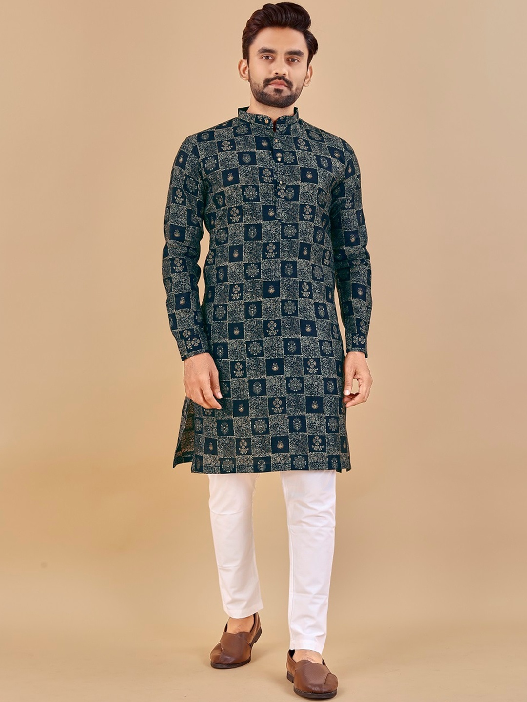 

BAESD Men Geometric Thread Work Kurta, Blue