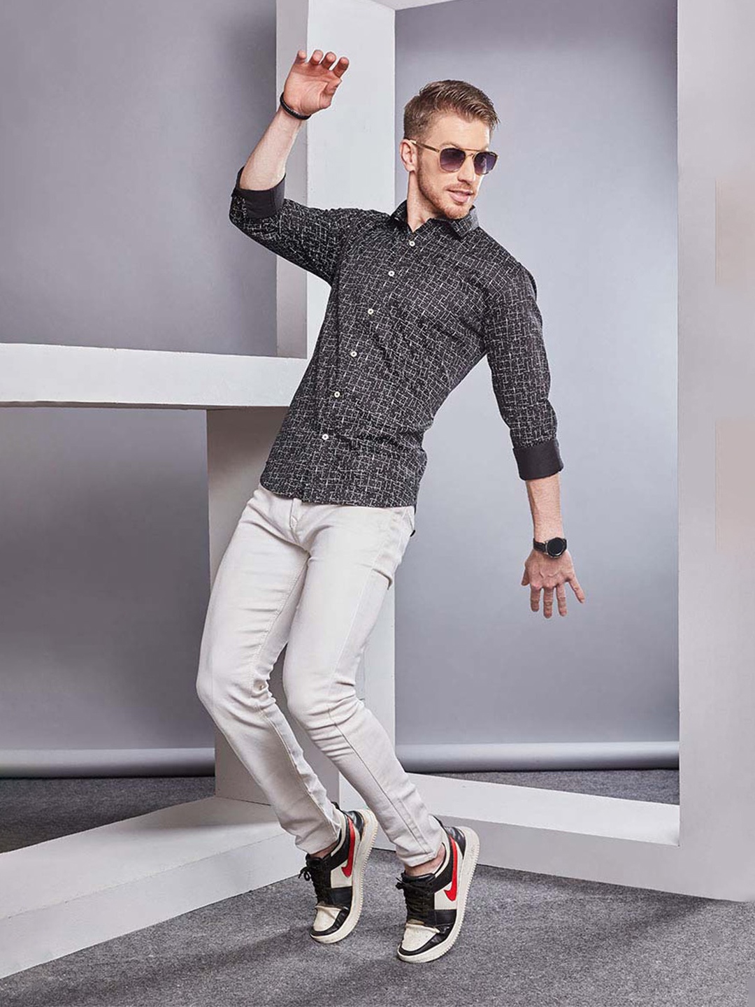 

ALMATY Men Comfort Slim Fit Floral Opaque Checked Party Shirt, Black