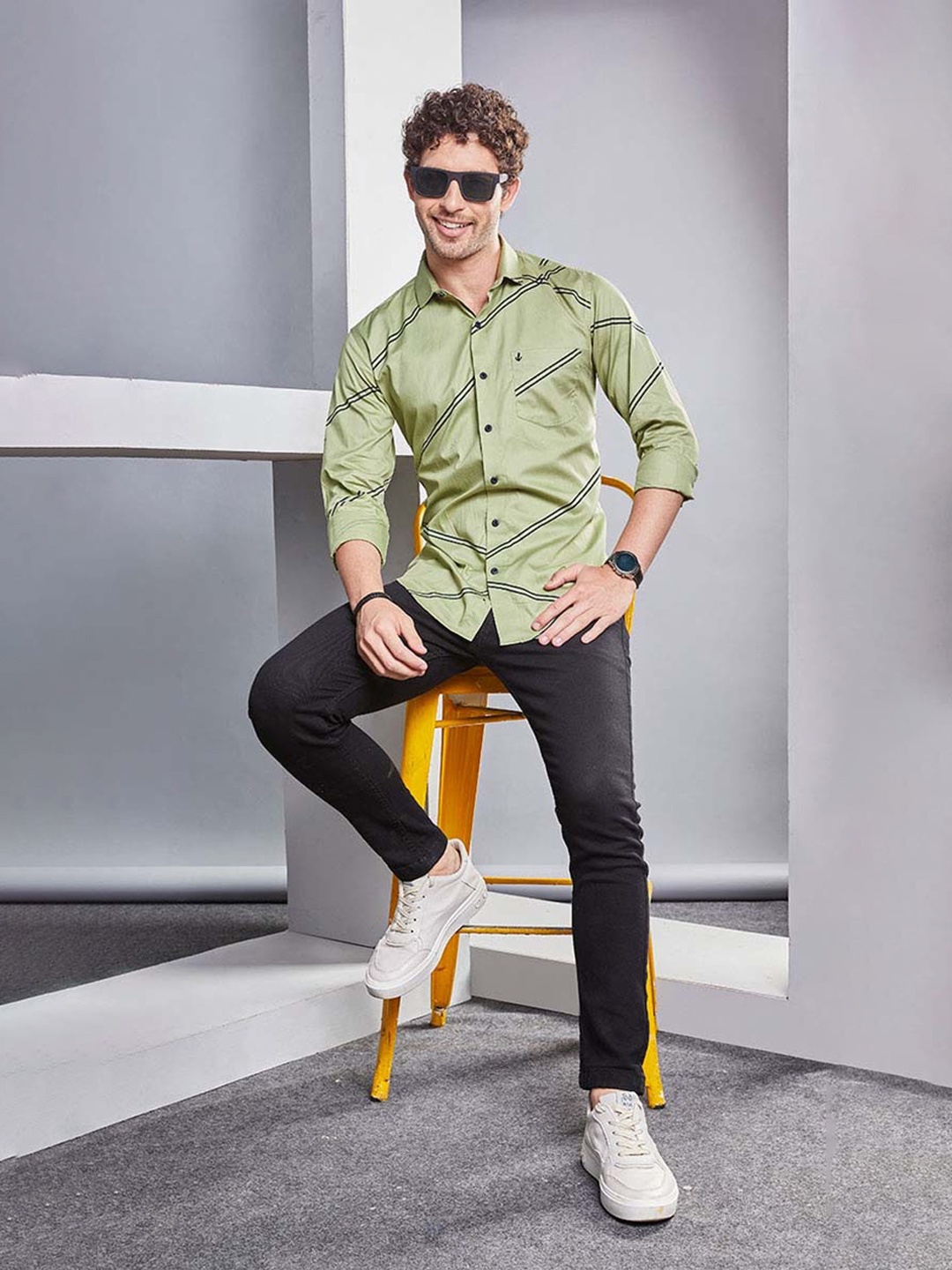 

ALMATY Men Comfort Slim Fit Opaque Printed Party Shirt, Green