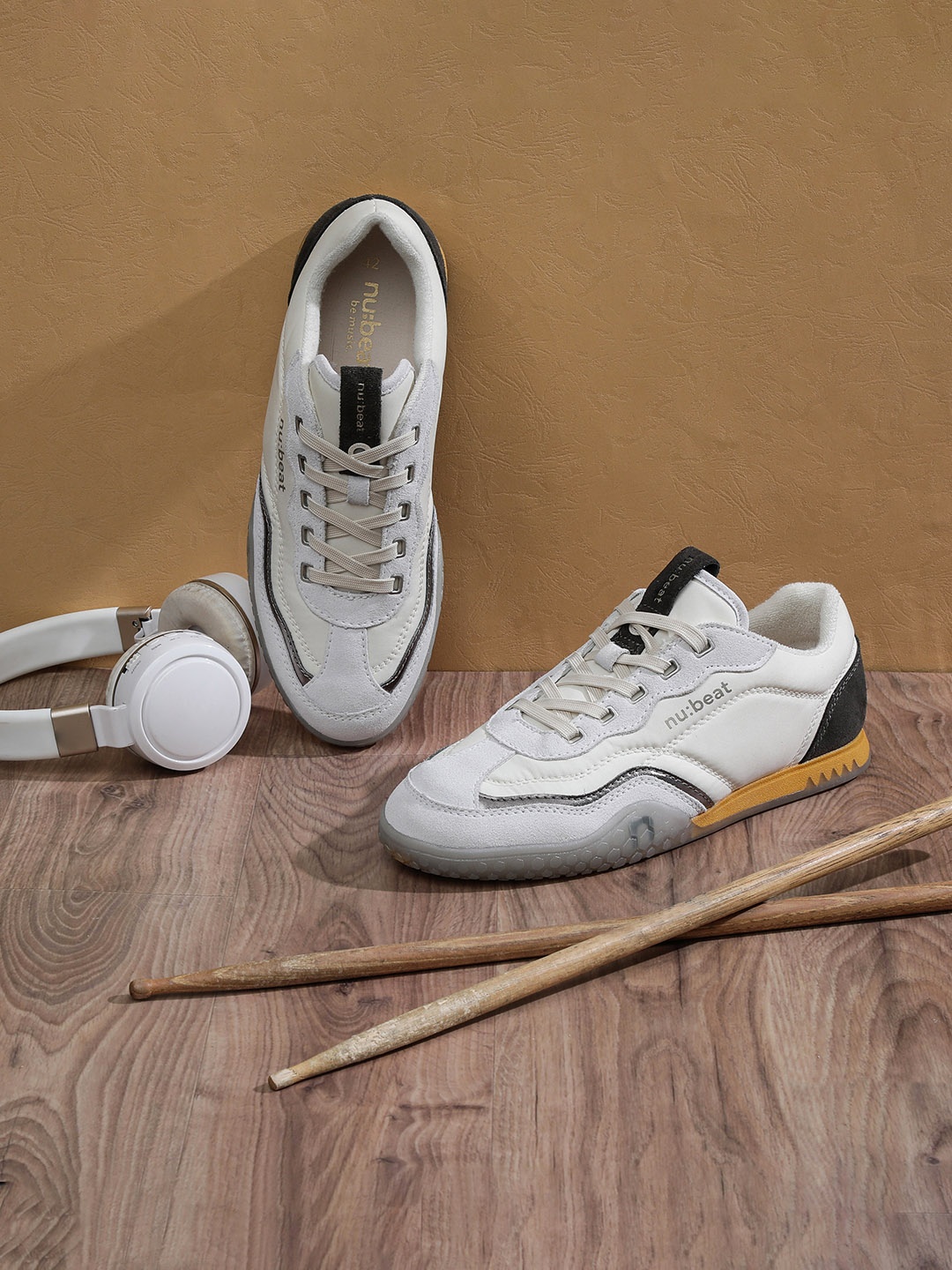 

nubeat AREA808 Off White Leather Mens Sneakers