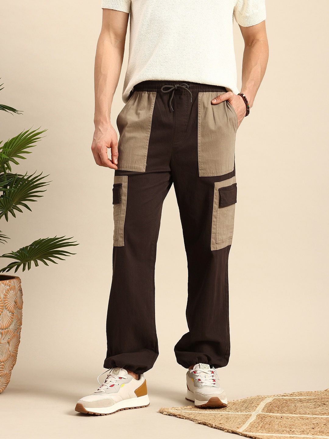

Mast & Harbour Men Jogger Style Cargo Trousers, Coffee brown