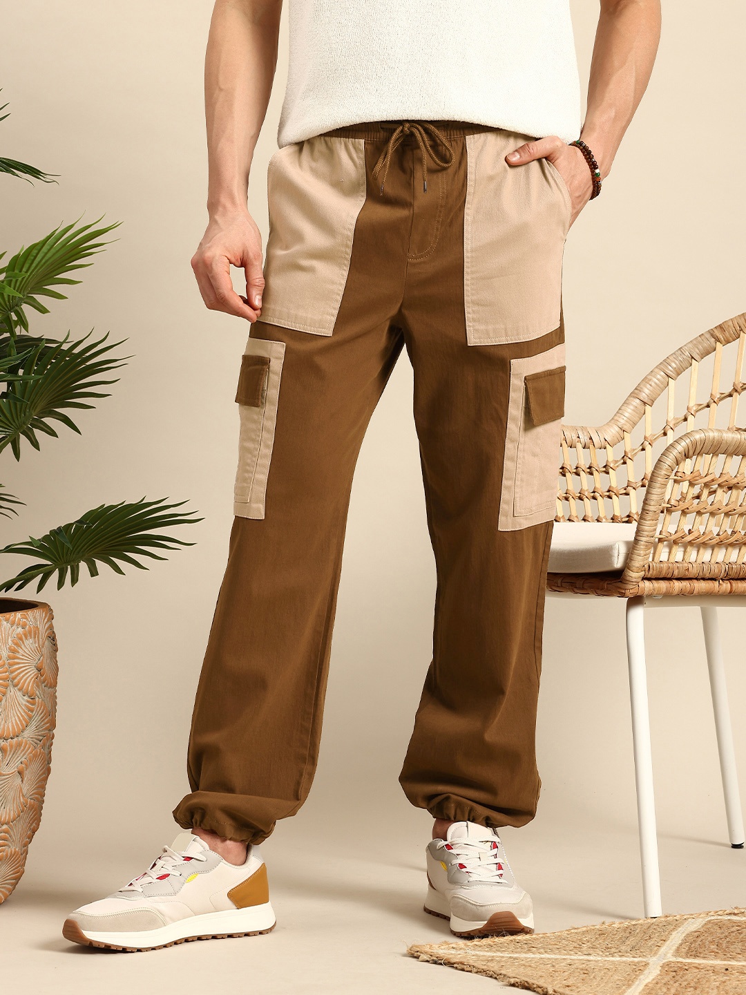 

Mast & Harbour Men Jogger Style Cargo Trousers, Camel brown