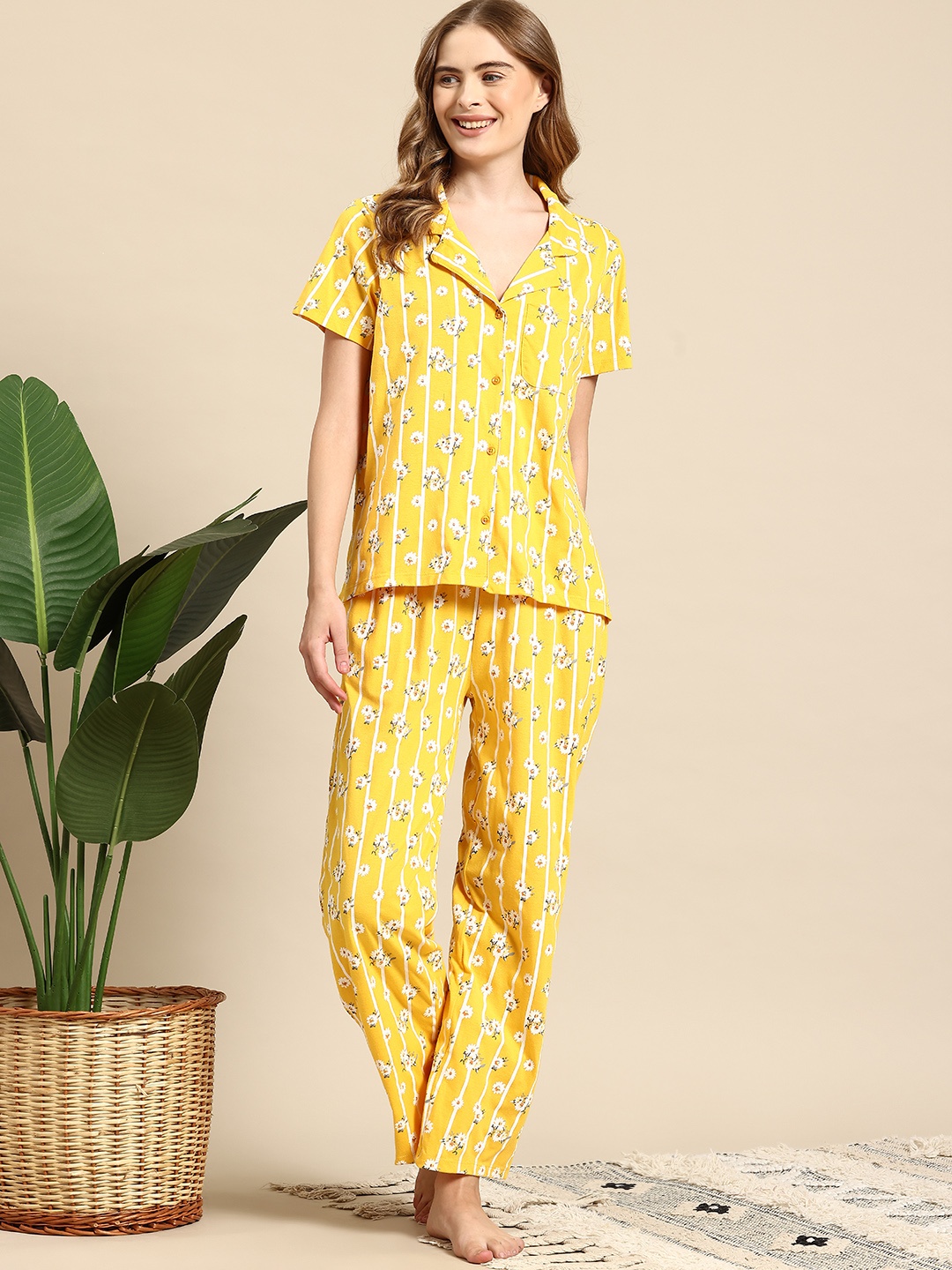 

Mast & Harbour Printed Night suit, Yellow