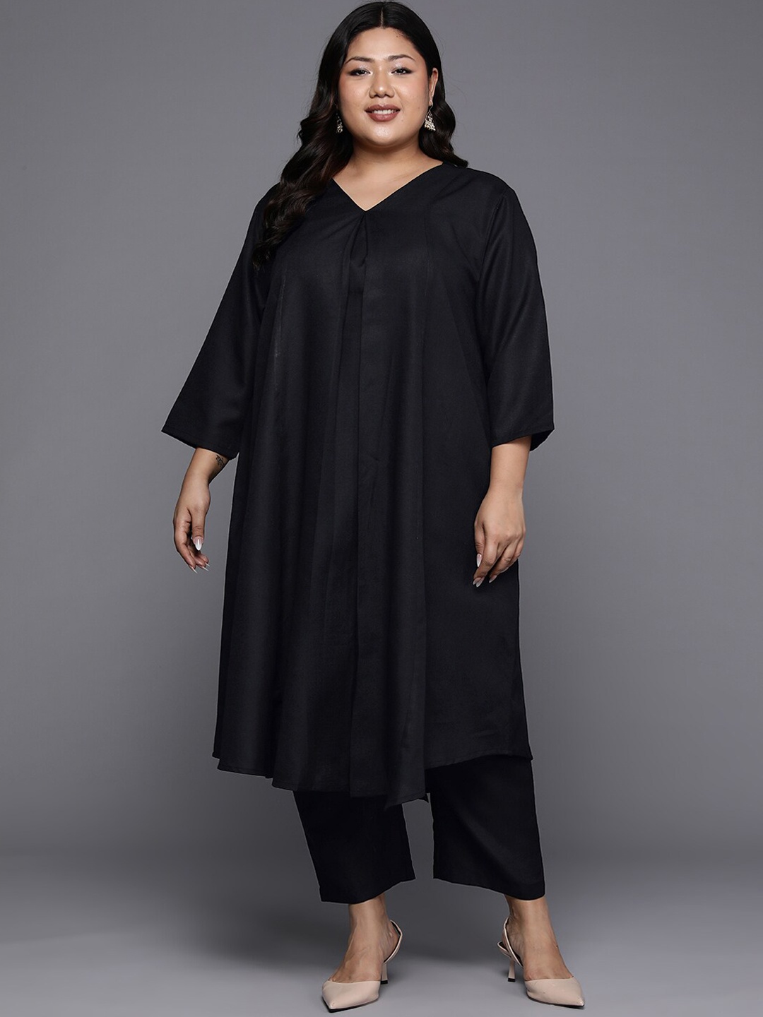 

Sztori Plus Size V Neck A Line Kurta With Trouser, Black